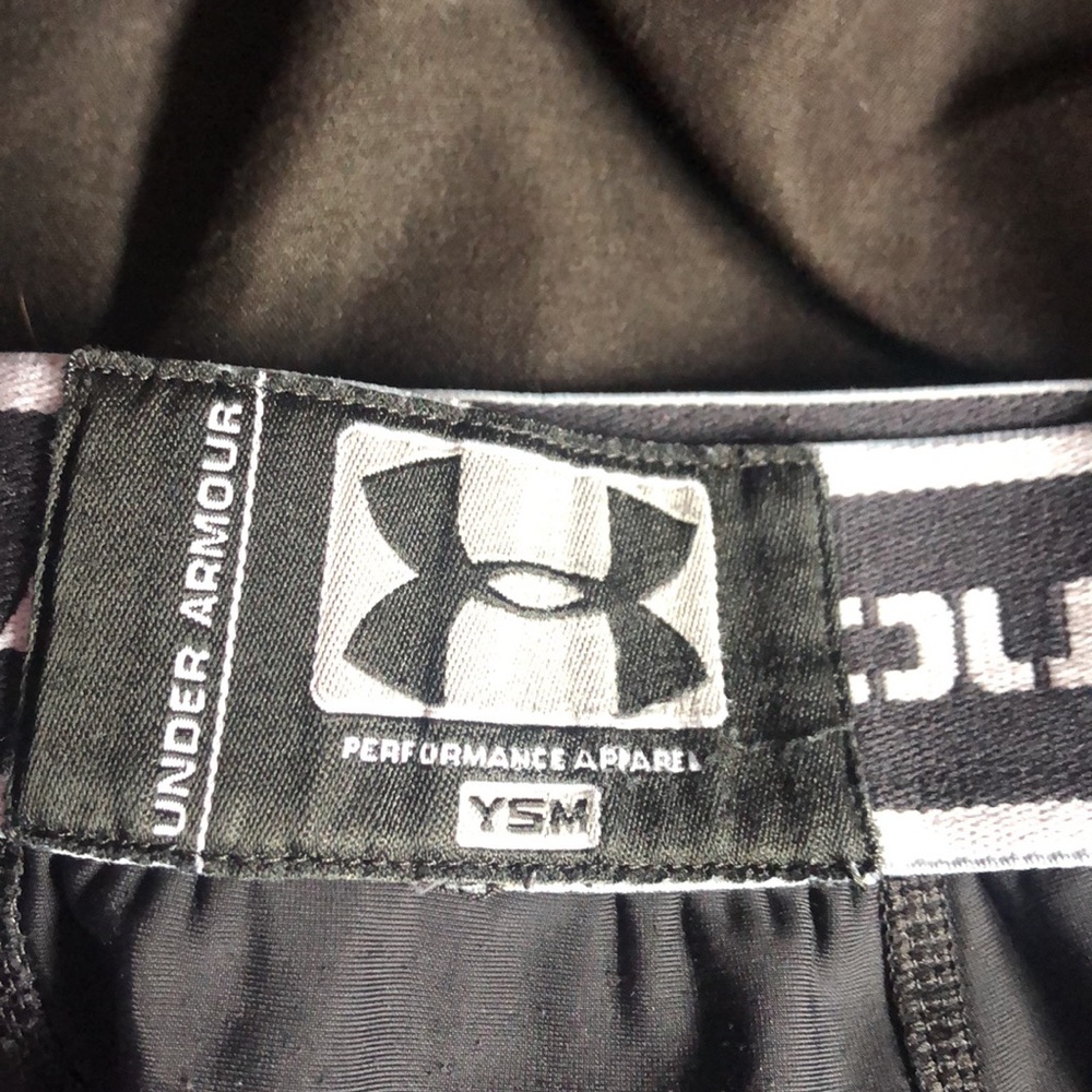 Under armor Compression shorts - Picture 3 of 3